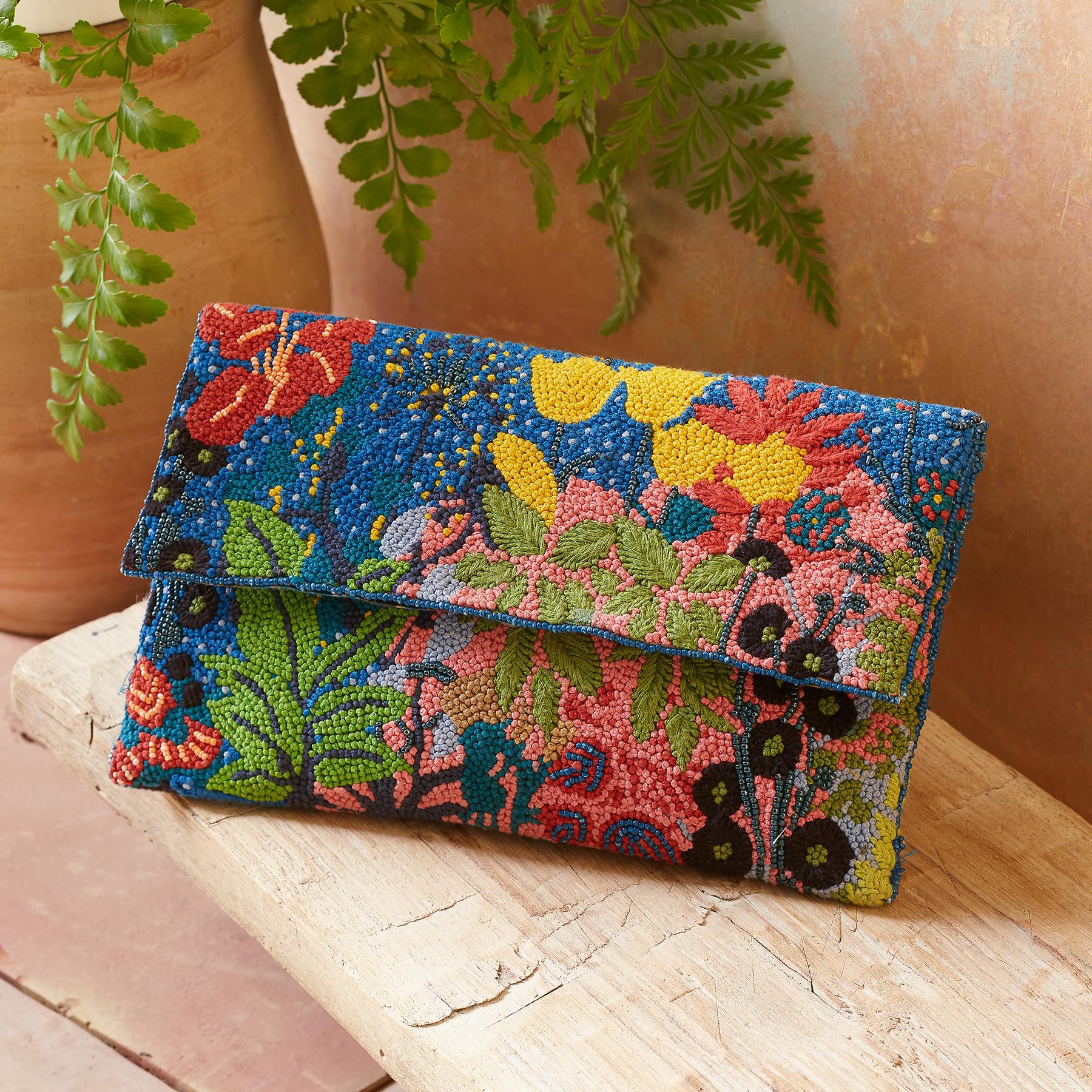 Blossoming Knotted Clutch