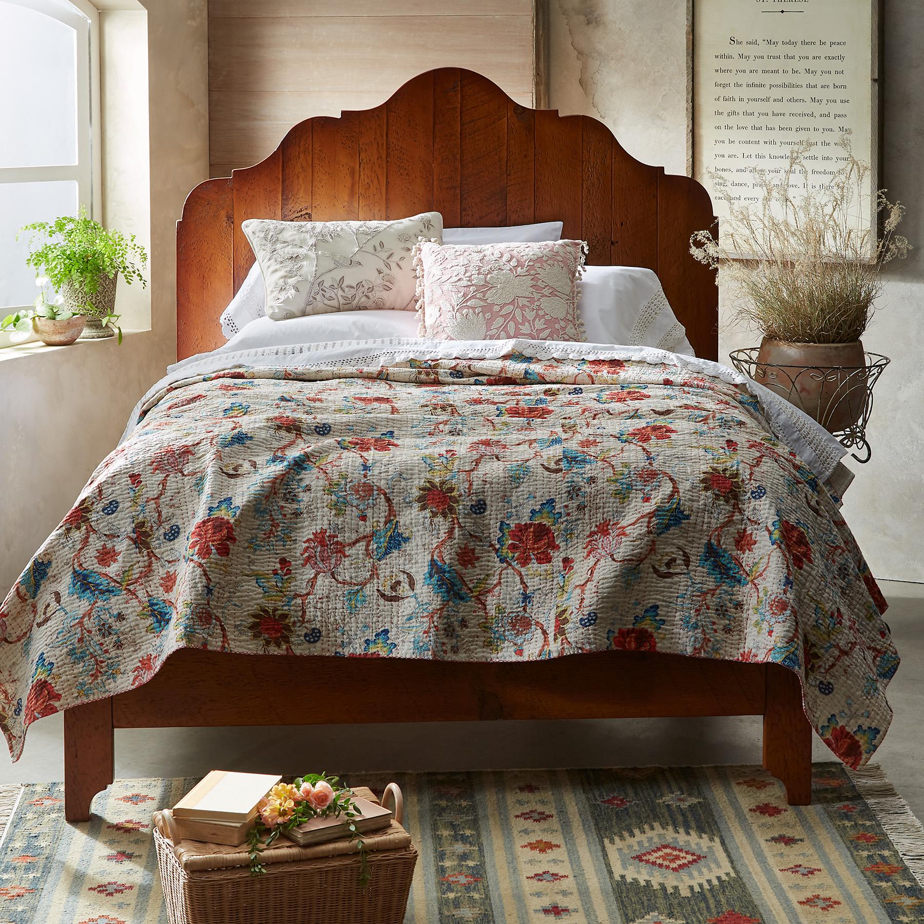 Theodora Lightweight Quilt